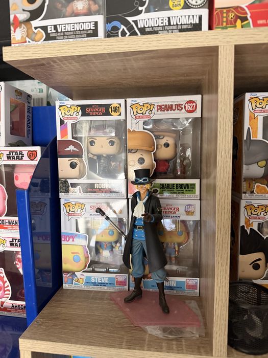 Figuras e brinquedos variados - alguns selados