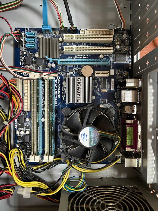 Породам комп’ютер (системний блок) в робочому стані