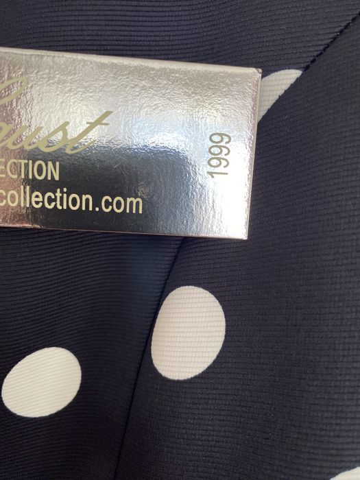 Sukienka w kropki w stylu pin up