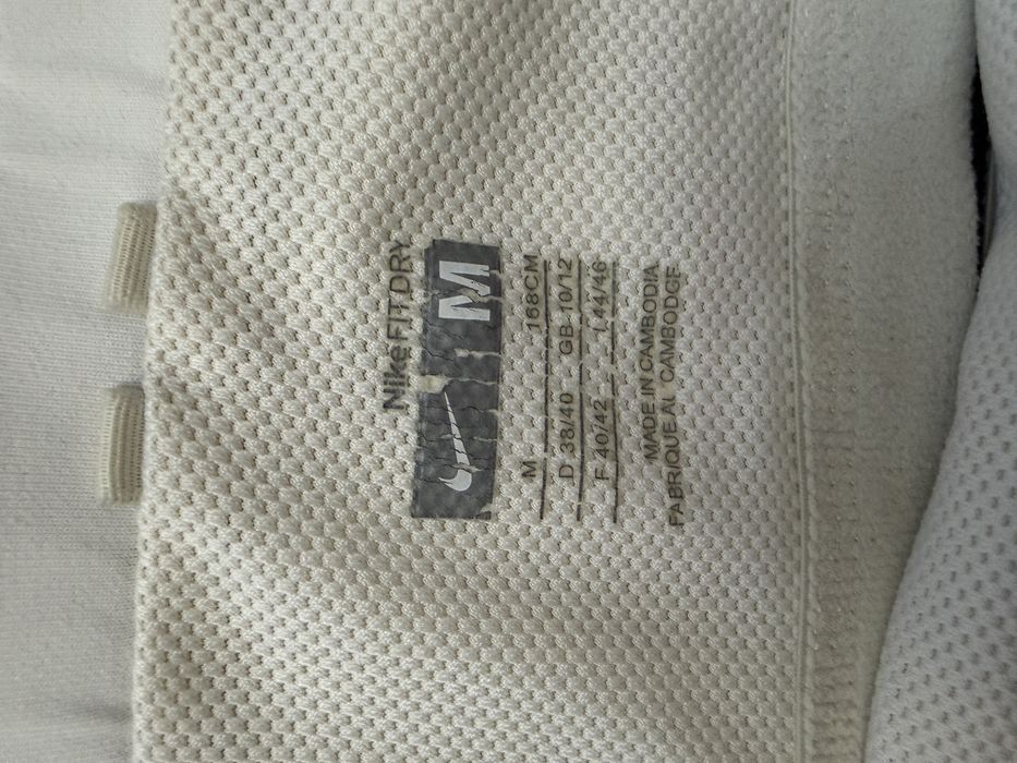 Спортивний білий топ Nike