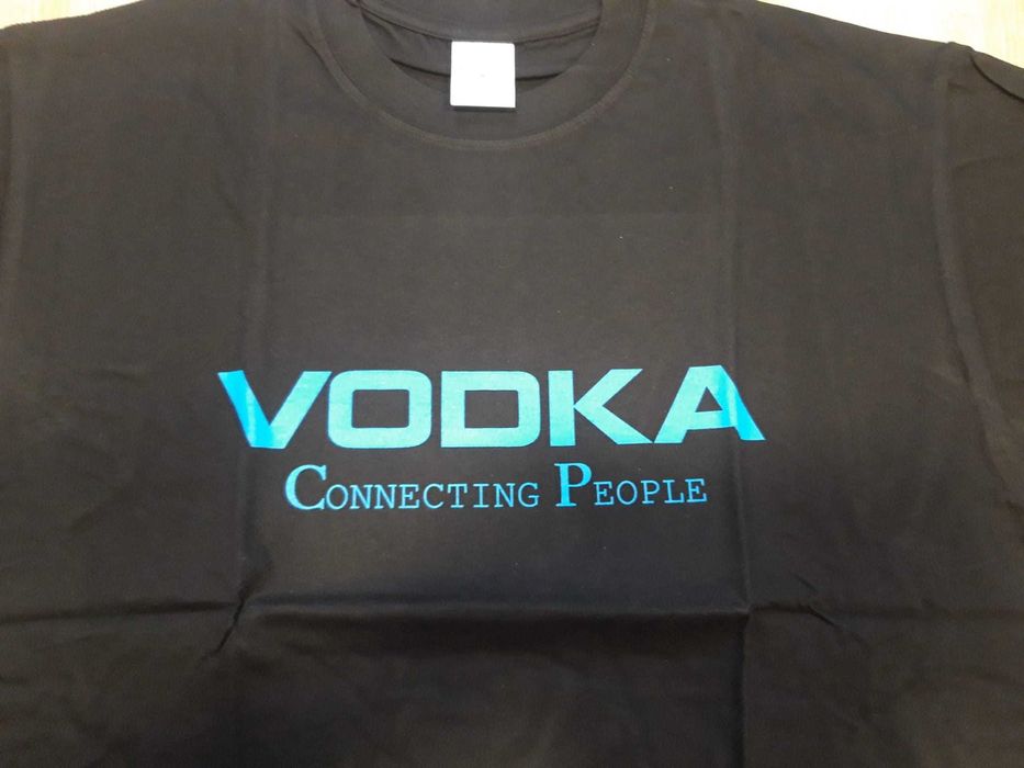 r. L 40 NOWY T-shirt Vodka Connecting People