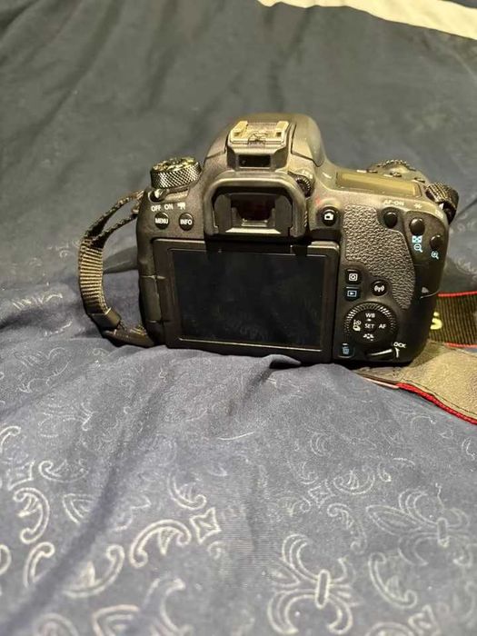 Canon EOS 77D