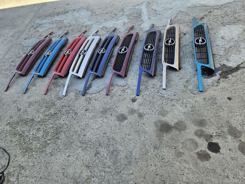 Решітка радіатора Опель Астра Ф Opel Astra F решетка радиатора Запчаст