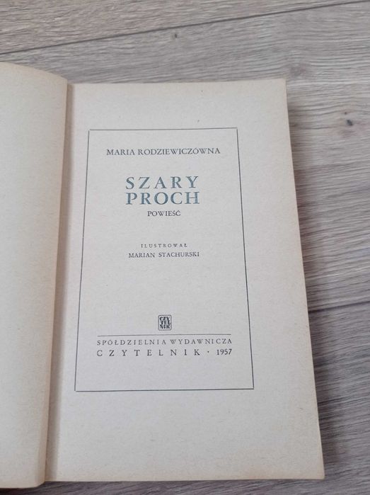 proch” autorstwa Marii Rodziewiczówny.