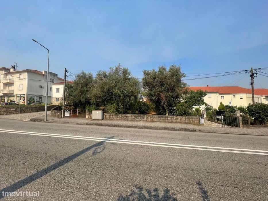 Moradia em granito para reconstruir em Mangualde