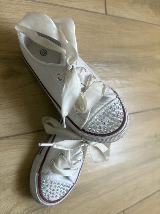 Białe trampki dziewczęce rozmiar 27