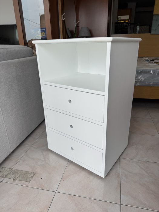 Cama BRANCA c camiseiro ambos lacados