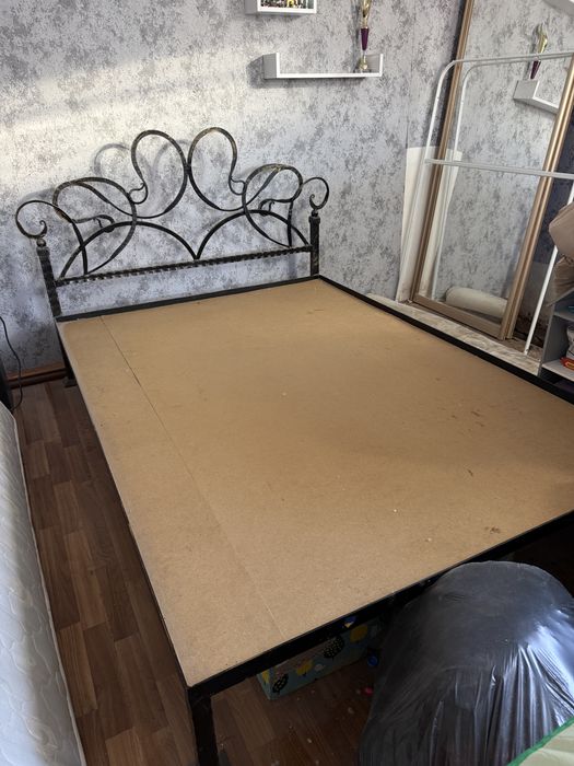 Коване ліжко, ручна робота.