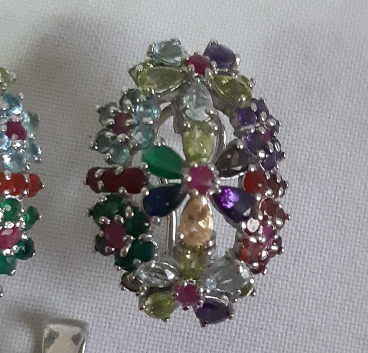 Роскошный серебряный гарнитур с самоцветами