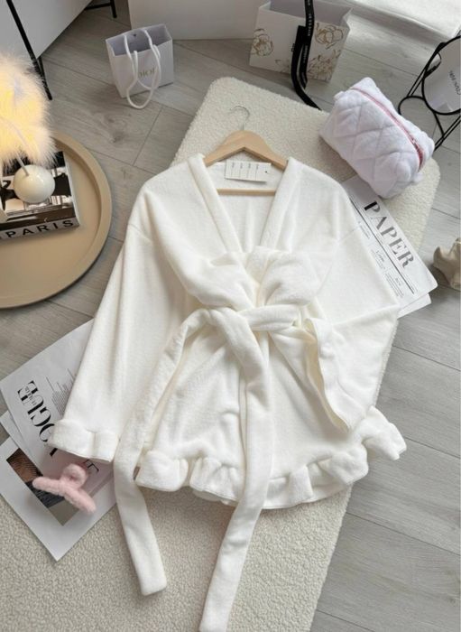 М’який жіночий халат з рюшами — рожевий, блакитний, білий