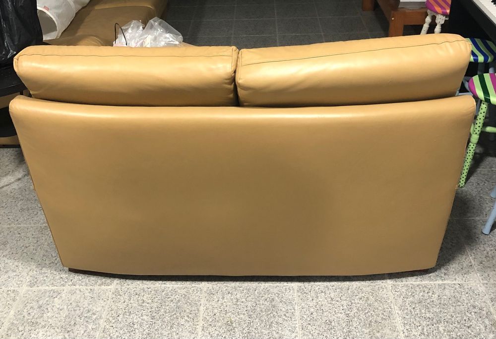 2 sofás amarelos em pele (190cm- 3 pessoas, 150cm- 2 pessoas)