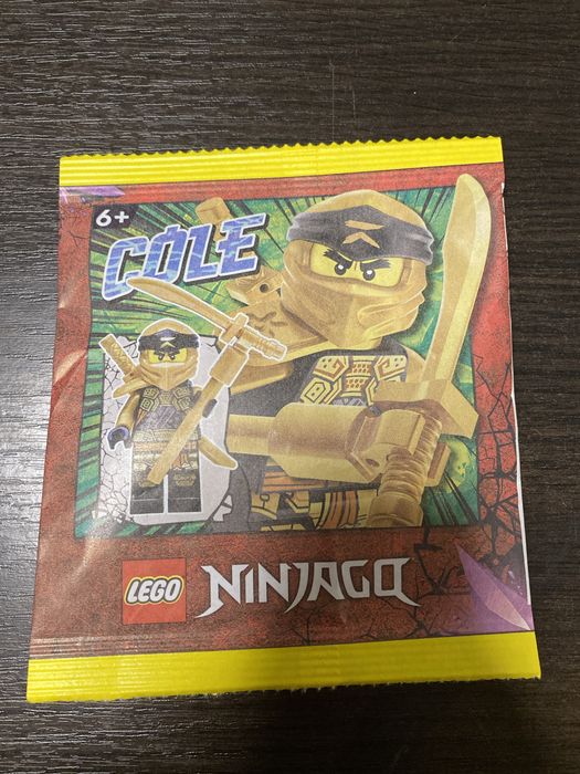 Lego ninjago, minifigurka, cole