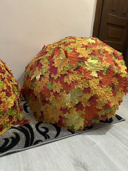 Парасоля з листя для фотосесії , осіння