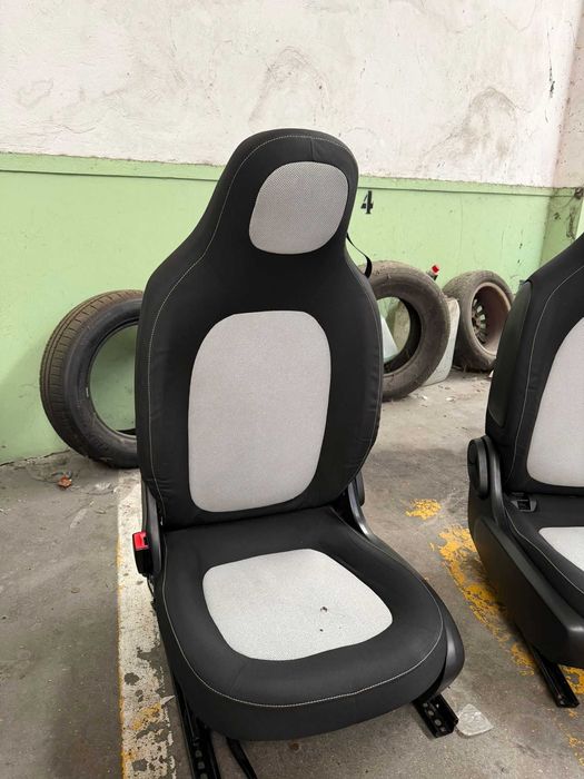 Bancos Smart 453 Brancos e Pretos