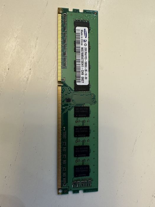Оперативна памʼять Samsung 2 GB DDR3 1333 MHz (M378B5673EH1-CH9)