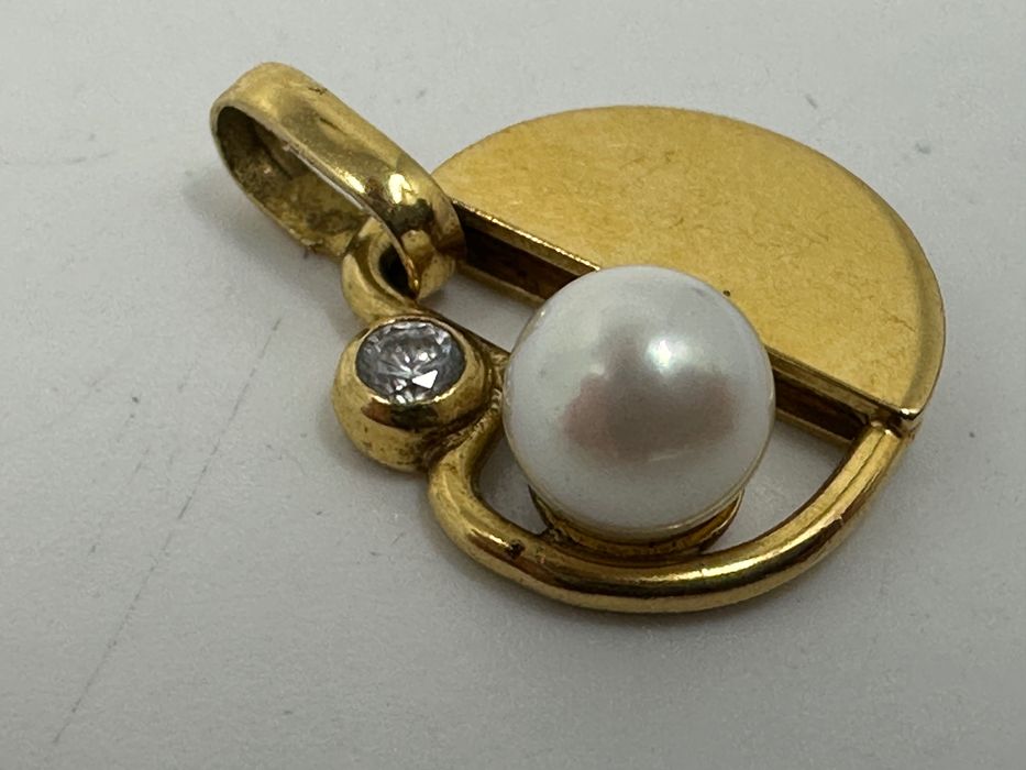 Wisior z perłą i kryształkiem złoto próba 333