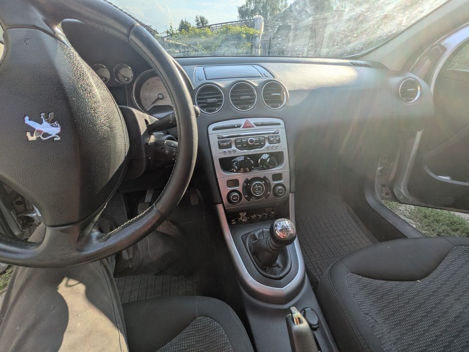 Авто  Пежо 308 2010