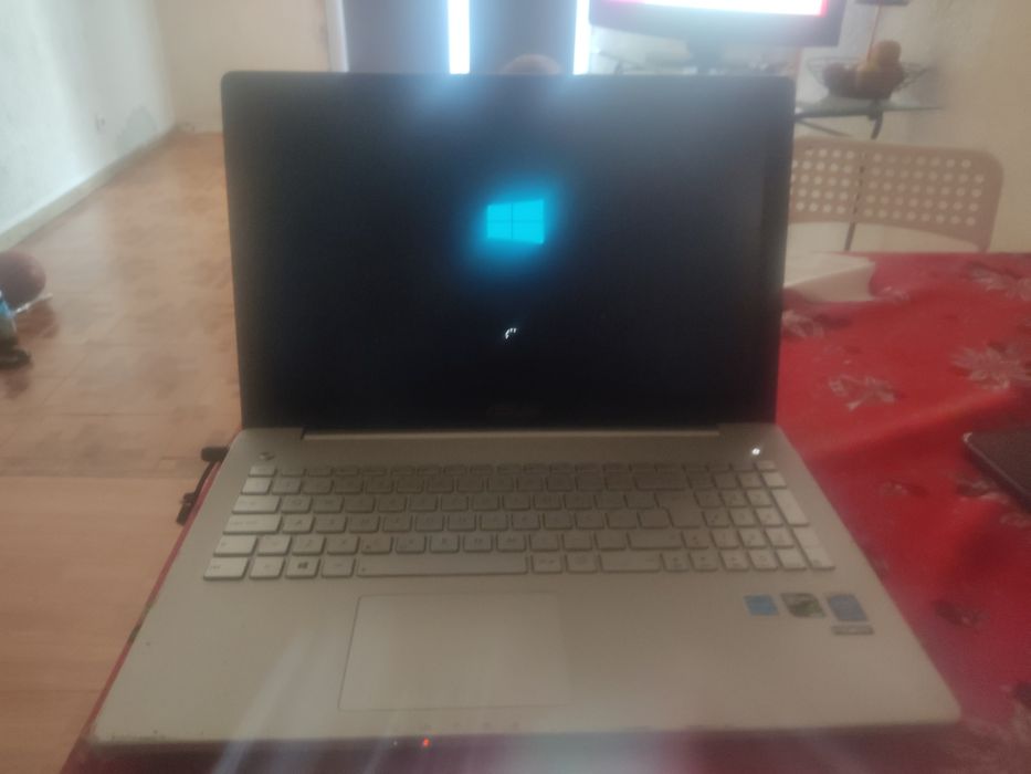 Portátil ASUS i7 gráfica de 2 gb disco de 250gb ssd 16 de ram último preço só hoje