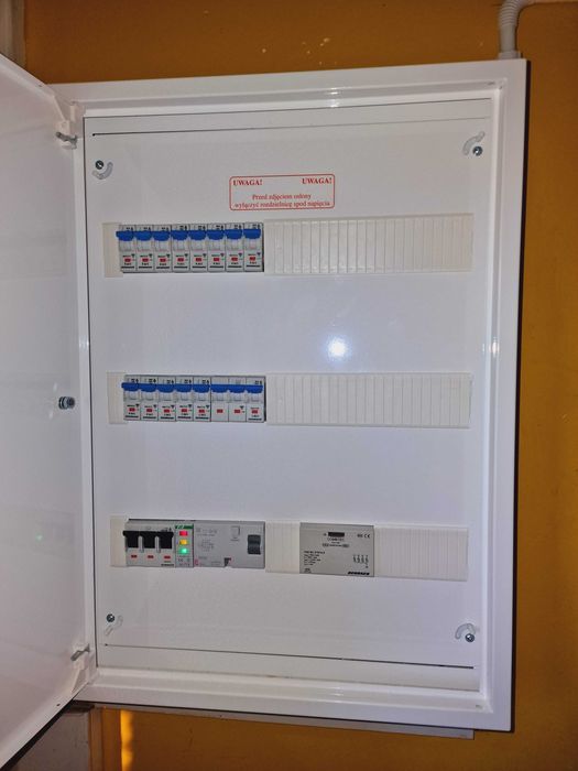 Elektryk Poznań Wszystkie Usługi Pomiary elektryczne Podłączenie płyty