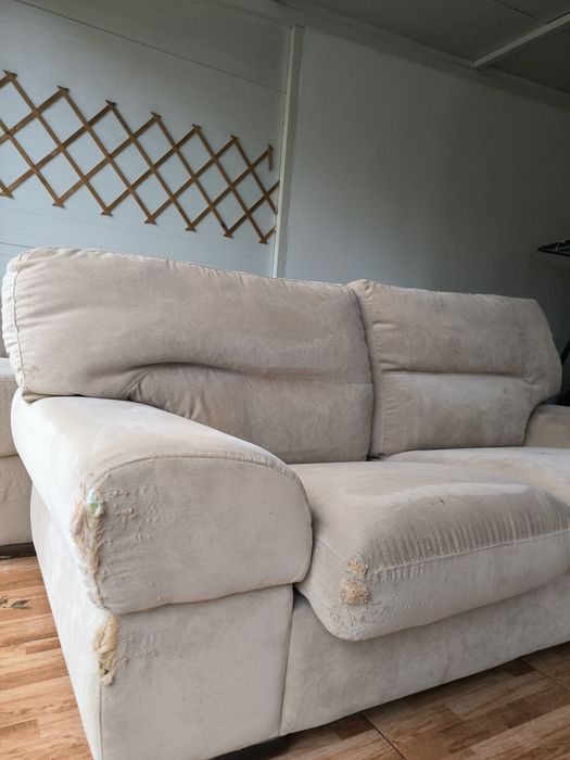 Sofá confortável bege