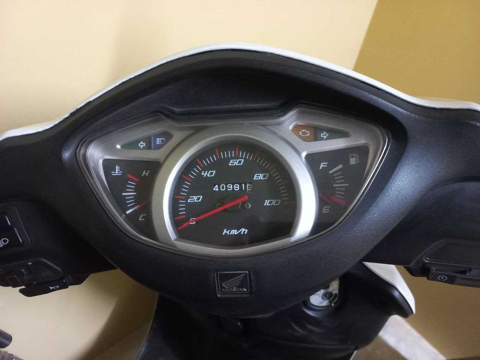 Скутер Honda Lead 110