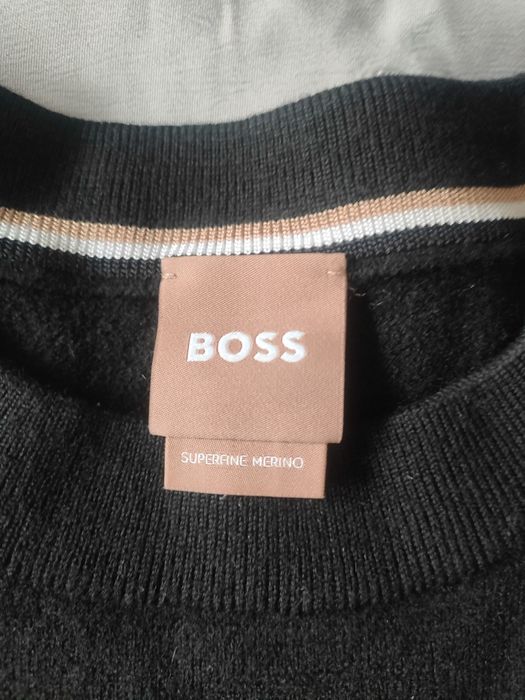 Czarny sweterek BOSS  rozmiar XS