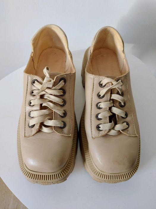 Туфлі жіночі бежеві на масивній підошві. Розмір 38.5