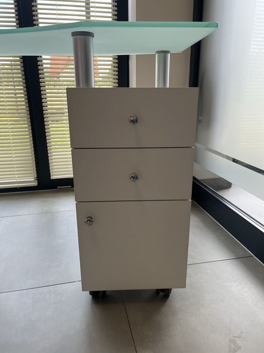 Biurko kosmetyczne do manicure