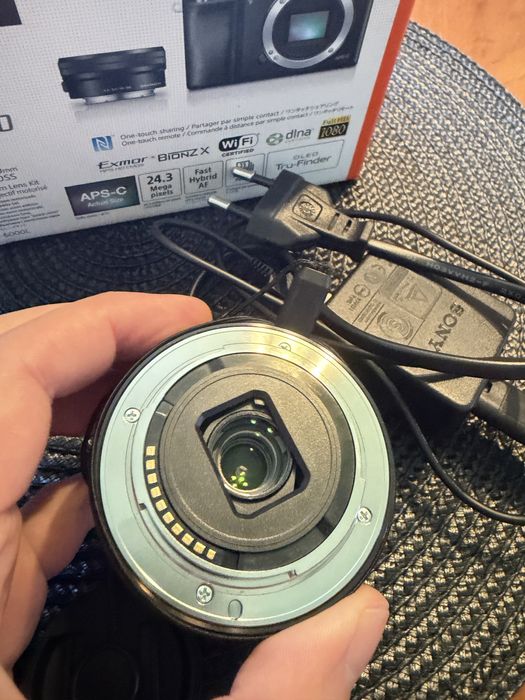 Aparat fotograficzny SONY a6000 niski przebieg APS-C.