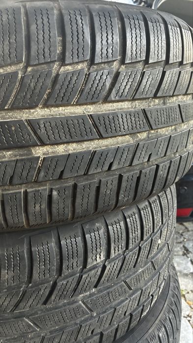 Pneus 235/40/19 Toyo