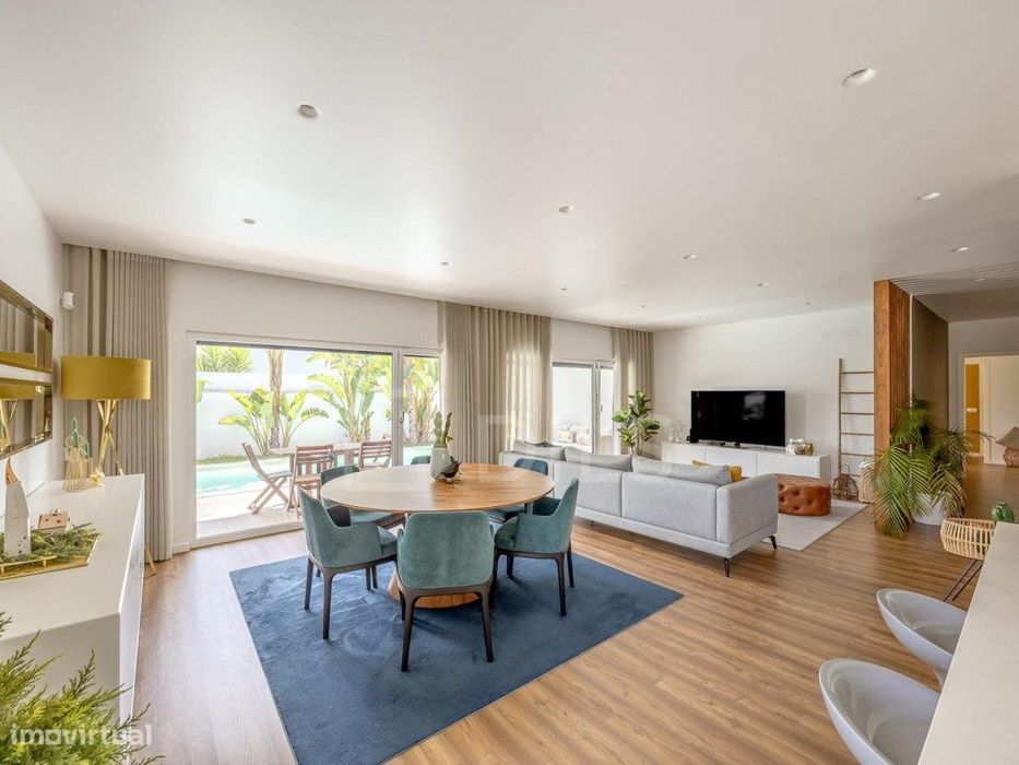 Moradia T3 contemporânea com 3 suítes e garagem em Cabriz, Sintra
