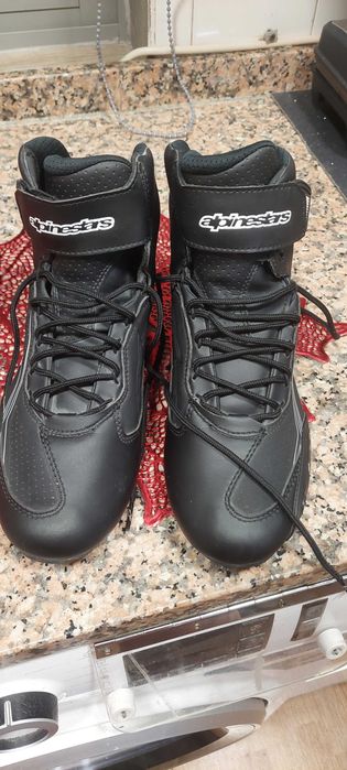 Bota de mota de marca Alpinestars