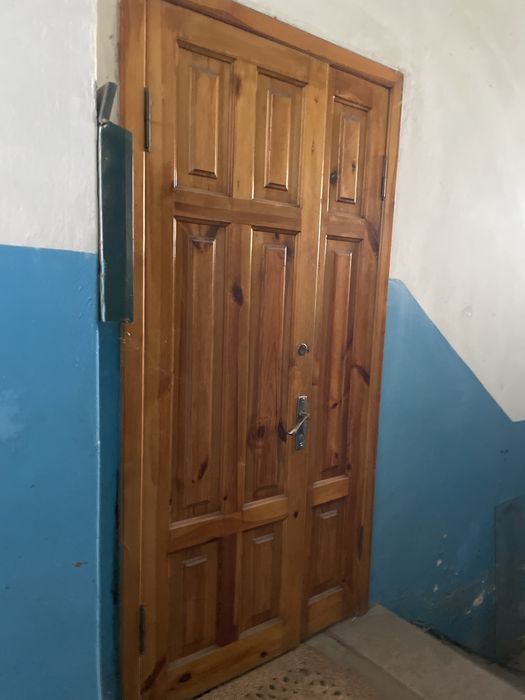 Продам 3 комнатную  квартиру ,сталинку. Центр.Бассейн!