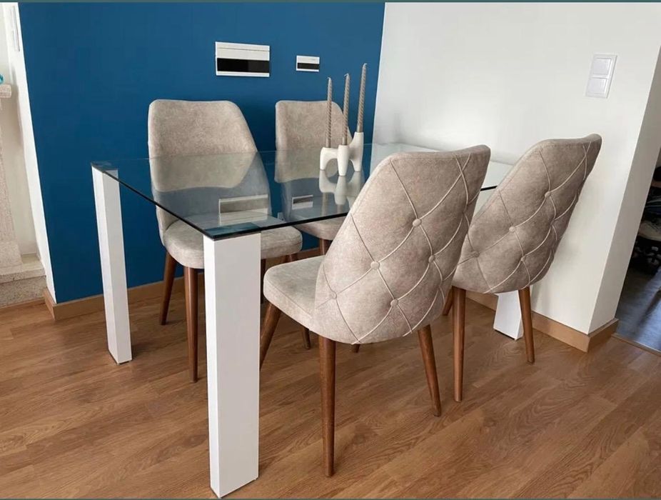 Vendo 4 cadeiras de refeição