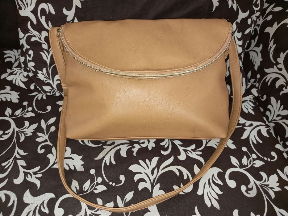 Сумка через плечо.