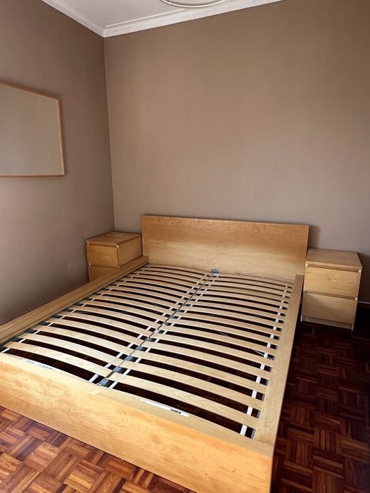 Cama e mesas de cabeceiras Ikea usado