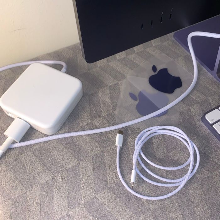 iMac 24” 2021 M1 512GB Roxo (Estado Impecável)