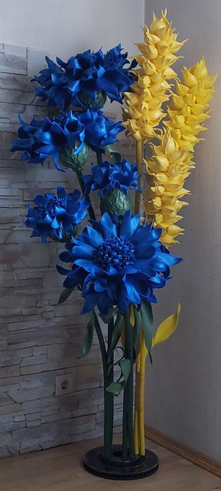 Композиція з ростових квітів  (волошка і пшениця)