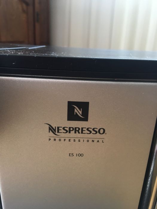 Ekspres do kawy Nespresso Profesional ES100