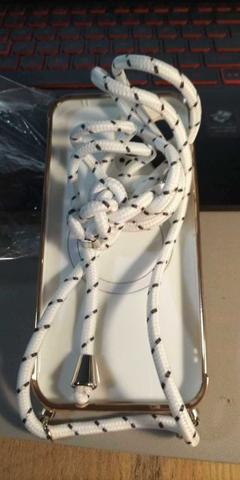 Magnetyczne etui do iPhone 14 Pro Max z kablem