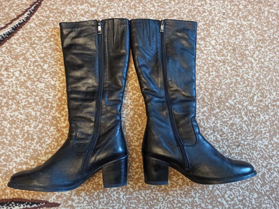 Продам женские сапоги Simid