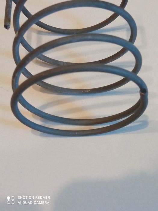 Пружина с выемкой.