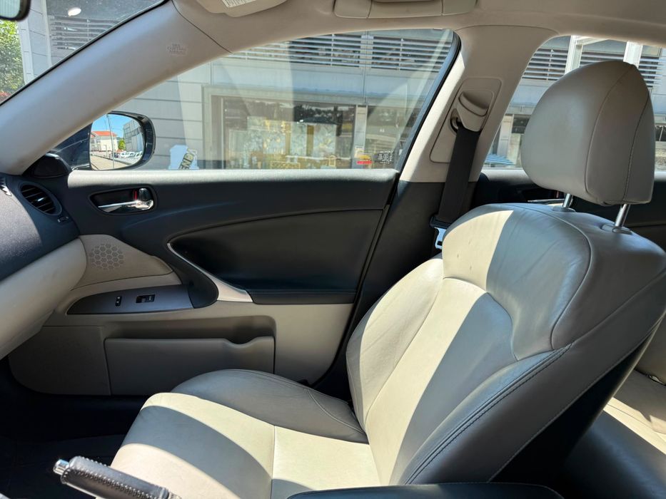 Lexus IS 220d - 2009