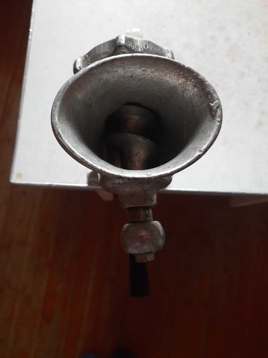 Мясорубка  чугунная