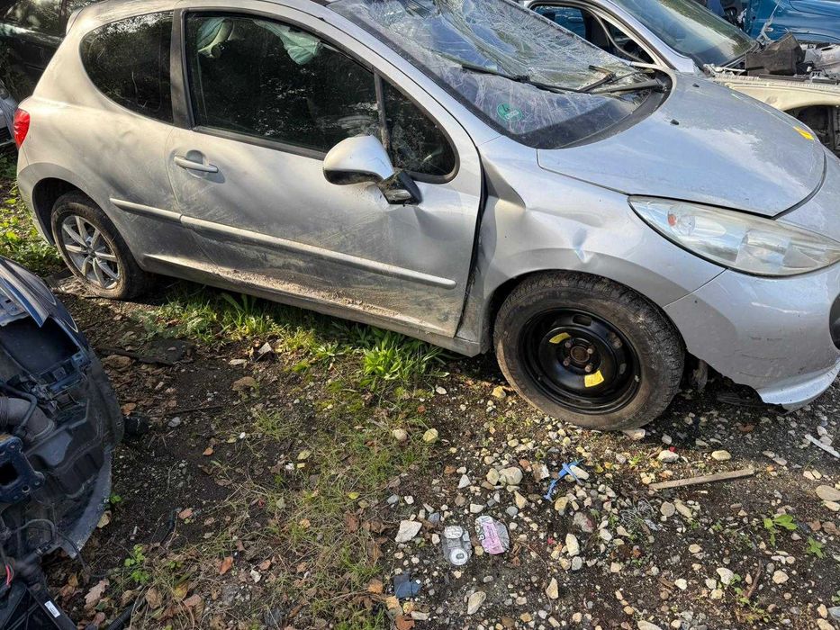 na części kierownica/fotele peugeot 207 Silnik 1.4 16v KFU