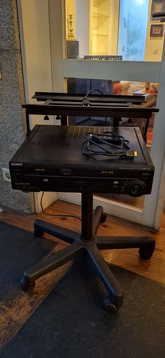 Suporte para TV com rodas