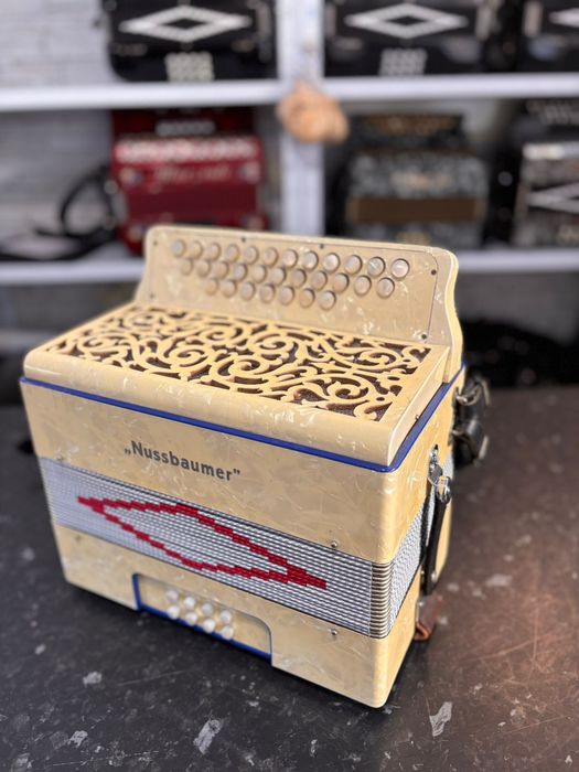 Concertina Nussbaumer La#Re#Sol# vozes bronze Stradella