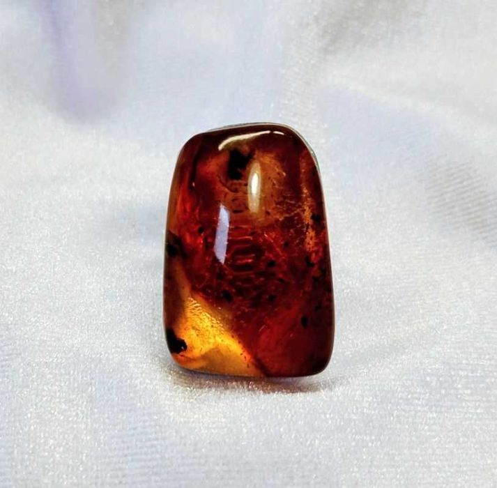 Srebrny pierścionek z bursztynem