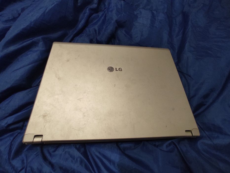 Продам ноутбук старої моделі LG