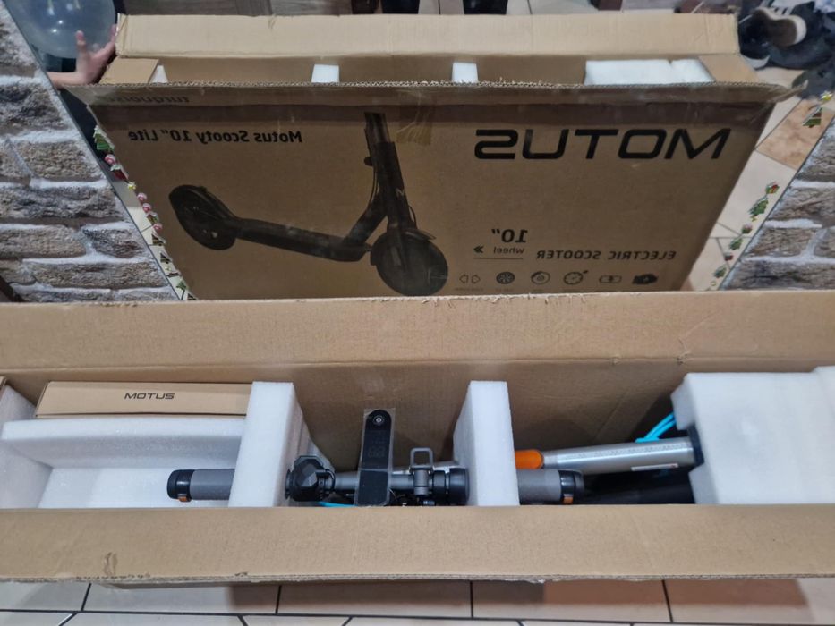 Hulajnoga elektryczna Motus Scooty 10” Lite/nowa